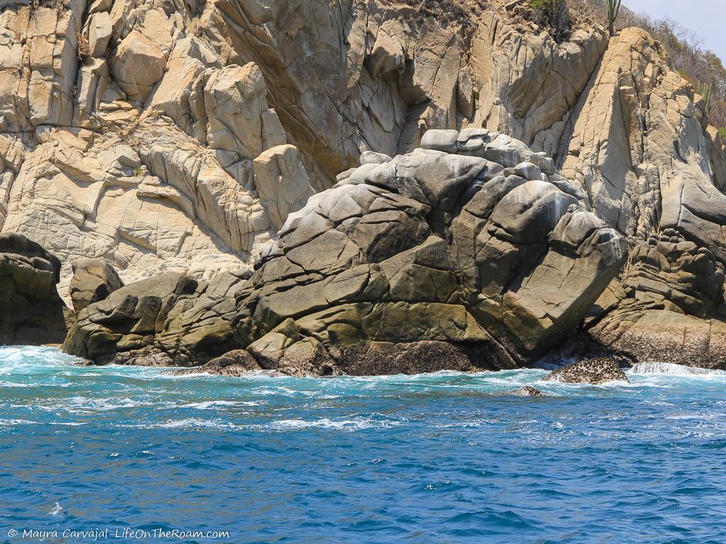A rock with the shape of an elephant