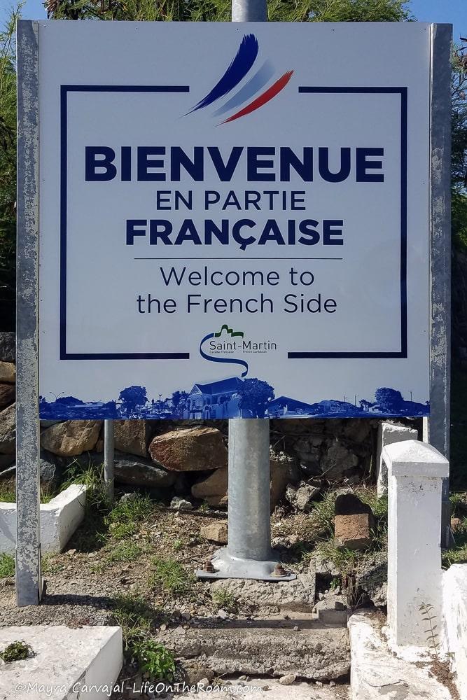 A sign with the text "Bienvenue en partie Francaise"