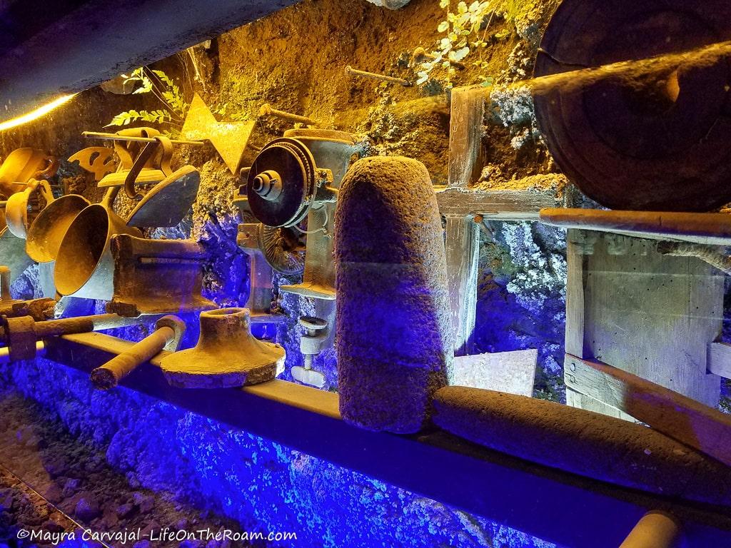 Artifacts from an archeological excavation displayed behind glass in a tunnel