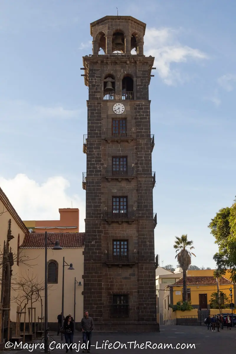 A tower in dark stone with balconies