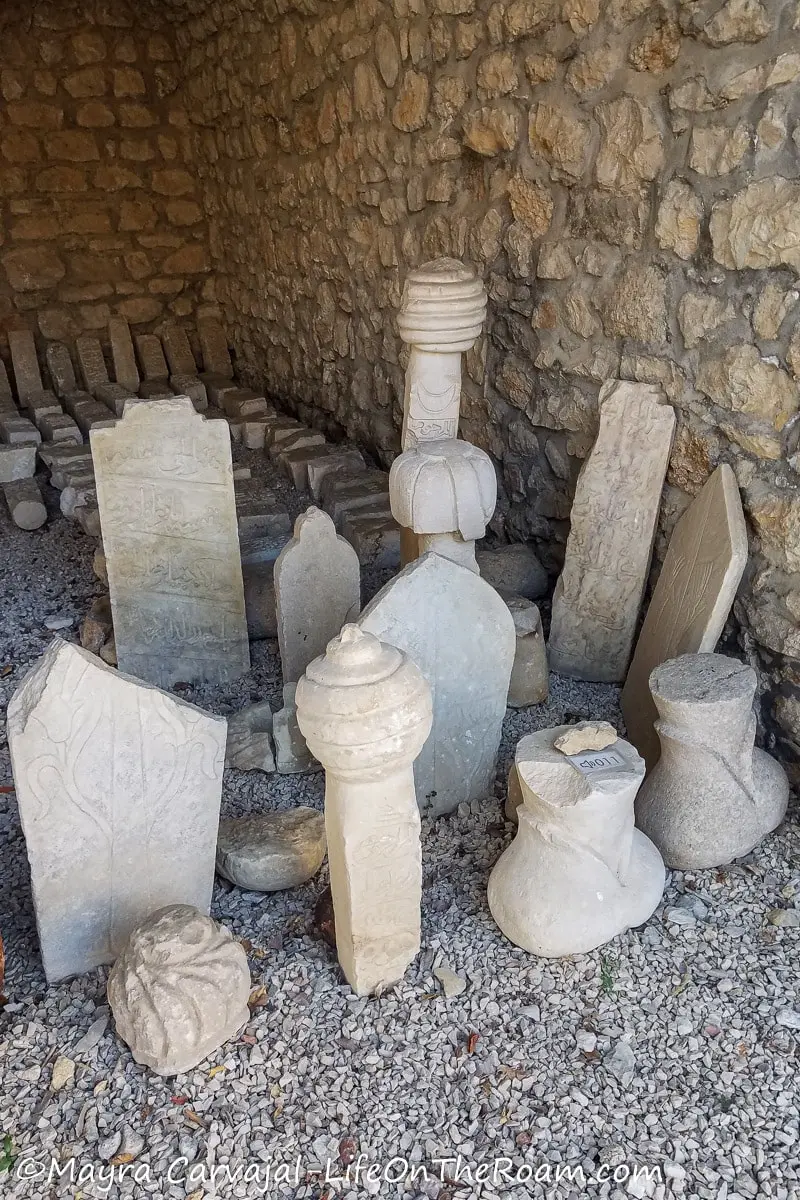 A collection of objects in stone arranged on the floor, used to decorate buildings in Ottoman style