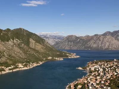 High view of a Bay within a mountain range with coastal towns