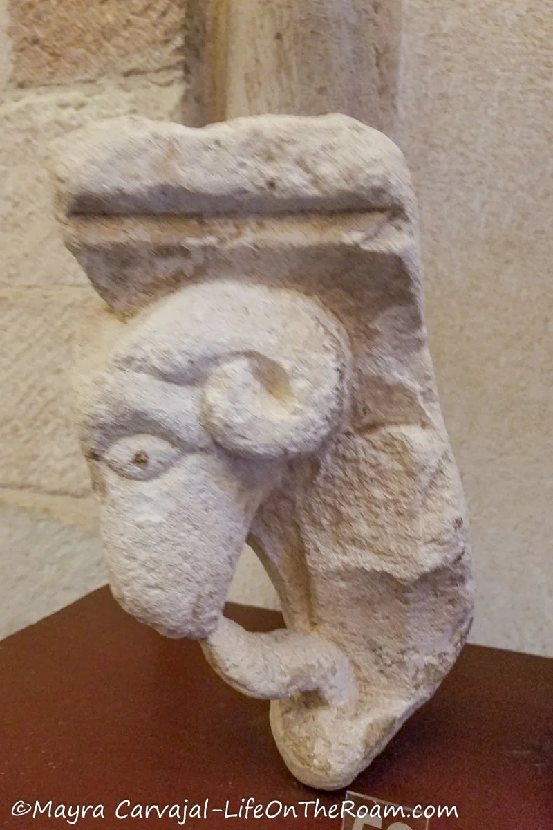 An architectural ornament in the shape of a lamb's head