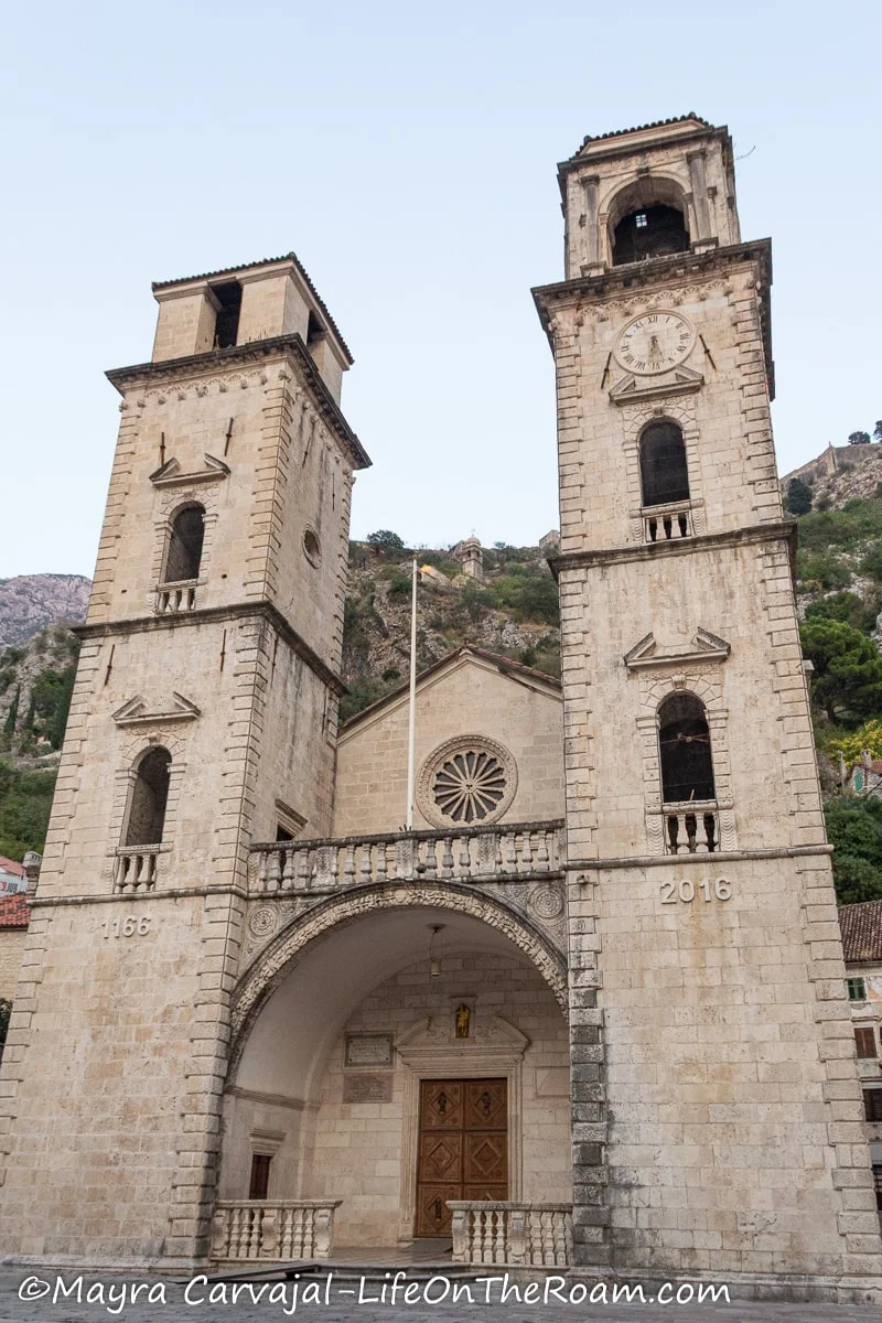 A cathedral with an arched entrance and two bell towers