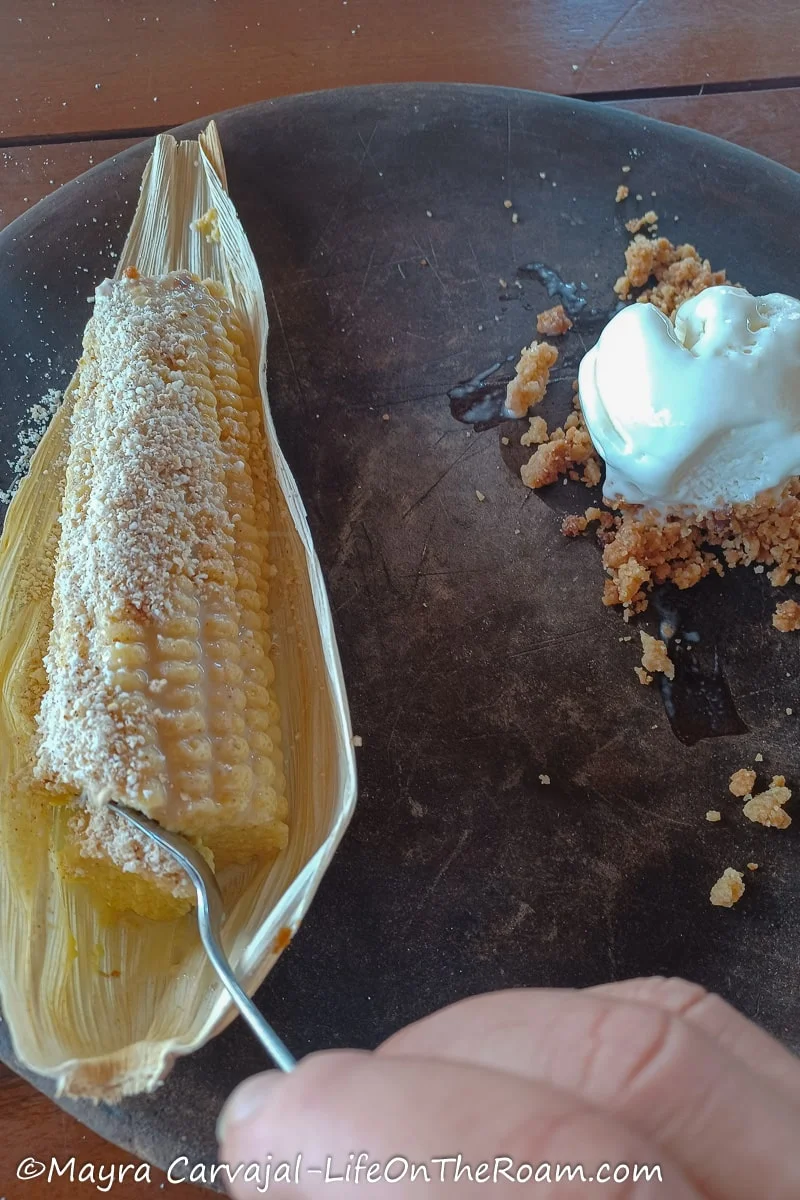 A dessert in the shape of a corn cob